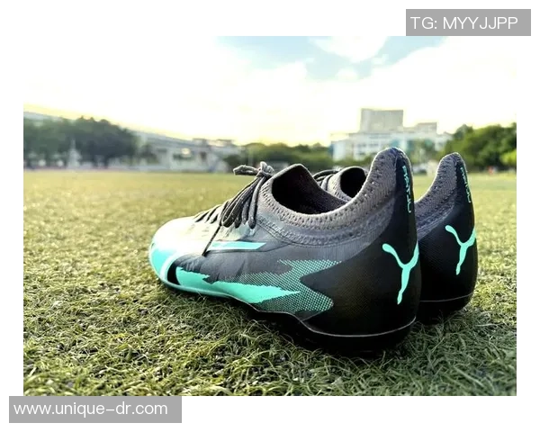 不同球星的足球鞋选择解析及其背后原因