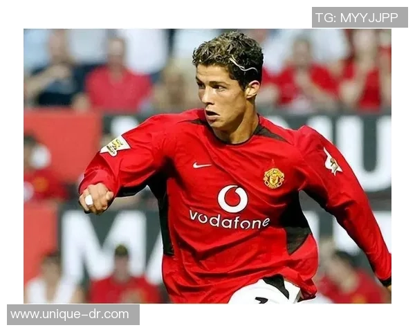 八位世界足球巨星及其辉煌成就简介