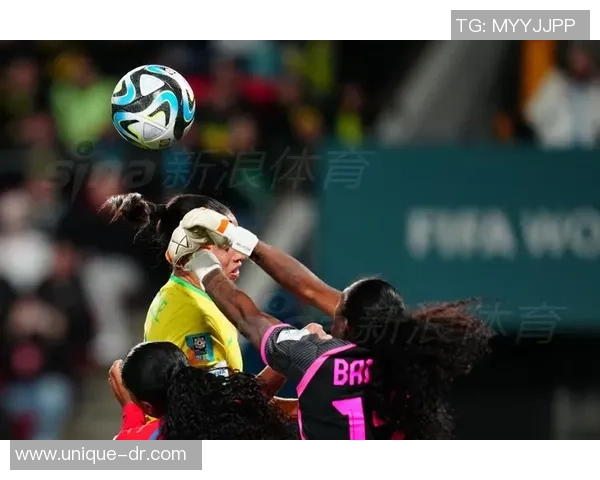 巴拿马女足球星引领国家荣耀激励新一代女性追逐绿茵梦想