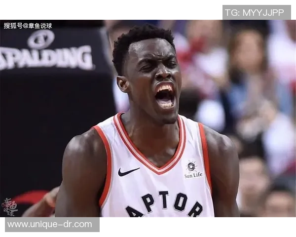 球星意外摔倒瞬间引发球场风波伤势成焦点赛后反响热议 球星意外摔倒瞬间引发球场风波伤势成焦点赛后反响热议