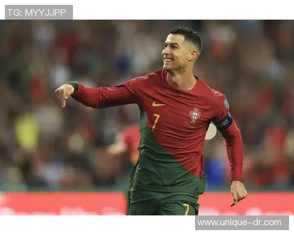 足球明星眼中的C罗传奇表现与职业生涯回顾