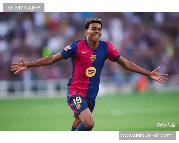 足球球星独特穿搭风格解析 从赛场到街头的时尚魅力展示