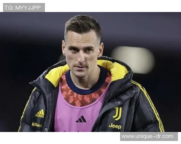 波兰足球帅哥:从莱万多夫斯基到现役新星的风采与成就 波兰足球帅哥:从莱万多夫斯基到现役新星的风采与成就